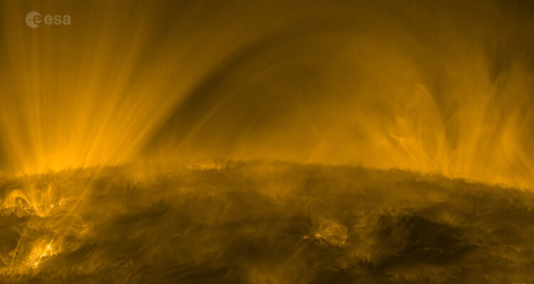 “Un paisaje de otro mundo”: Sonda espacial se acercó al Sol y captó su corona como nunca antes vista