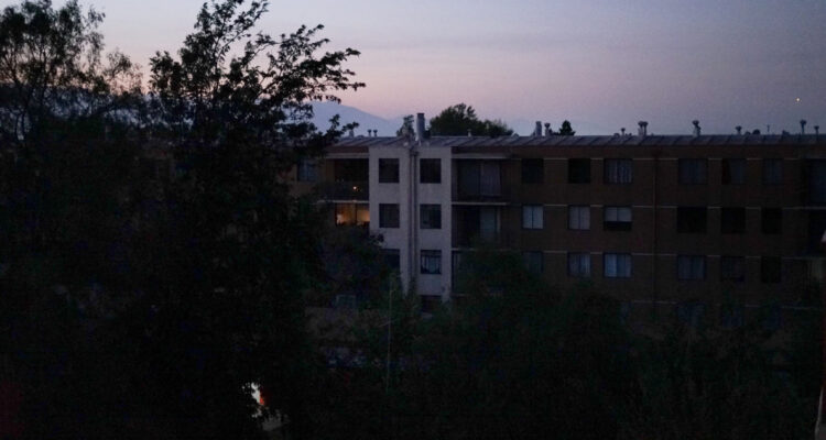 La Reina y Providencia se suman a demandas colectivas contra Enel por extensos cortes de luz