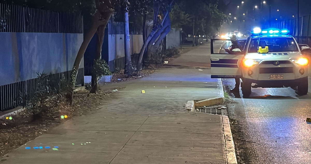 Delincuentes asaltan a detective que salía de cuartel PDI en Renca: uno terminó baleado
