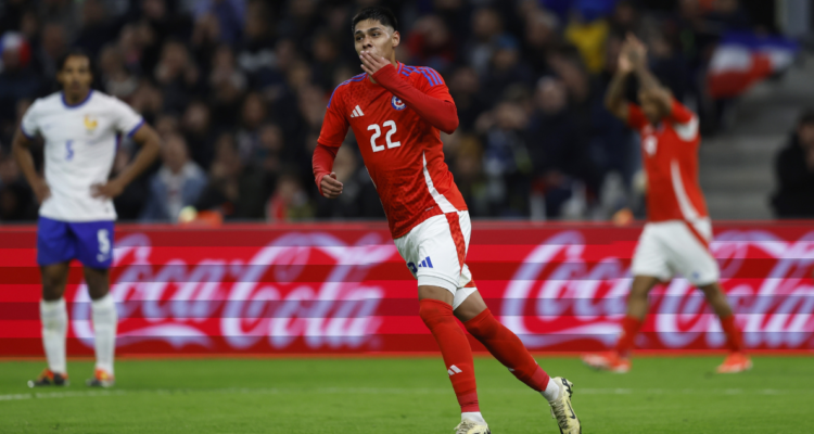 Dario Osorio se lesiona y será baja para La Roja ante Paraguay.