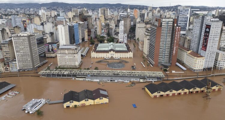 Suben a 67 los muertos por las inundaciones en el sur de Brasil