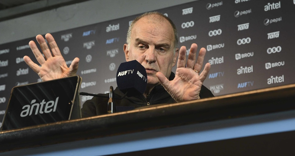 Marcelo Bielsa vuelve a revolucionar a la Selección de Uruguay.