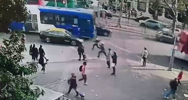 Atrapan a delincuente que aprovechó caos por falla del Metro para robar