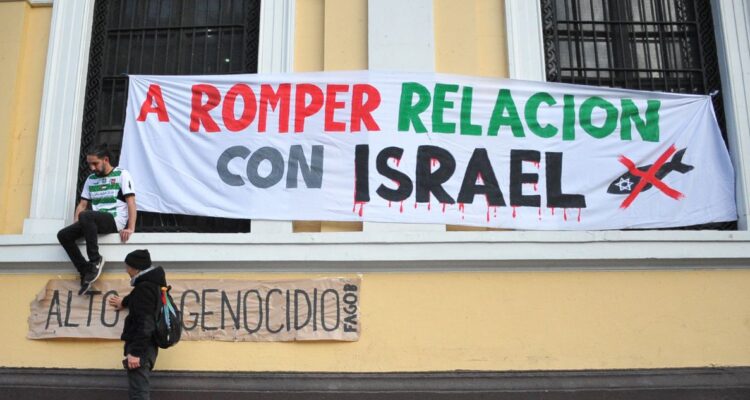 Por guerra en Gaza: estudiantes de Derecho U. de Chile piden terminar convenio con Universidad Hebrea