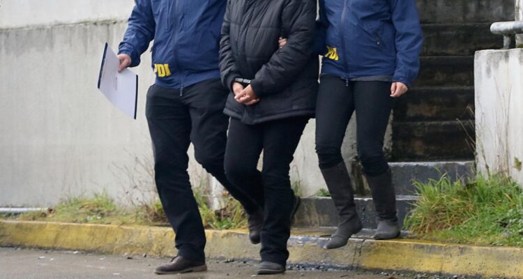 Mujer es detenida acusada de violar a su hija en Chillán: la víctima se suicidó en hospital de Chillán