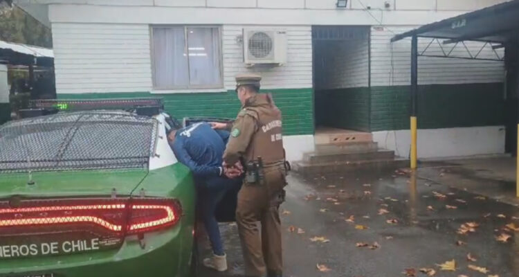 Dos detenidos por robo con intimidación a trabajadora de Blue Express en Renca