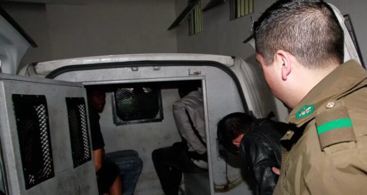 Ocho extranjeros detenidos por expulsar a habitantes de casa para tomarla: dicen ser de Los Espartanos