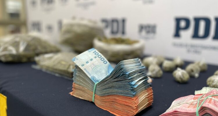 Dinero incautado a pareja que vendía droga en Castro