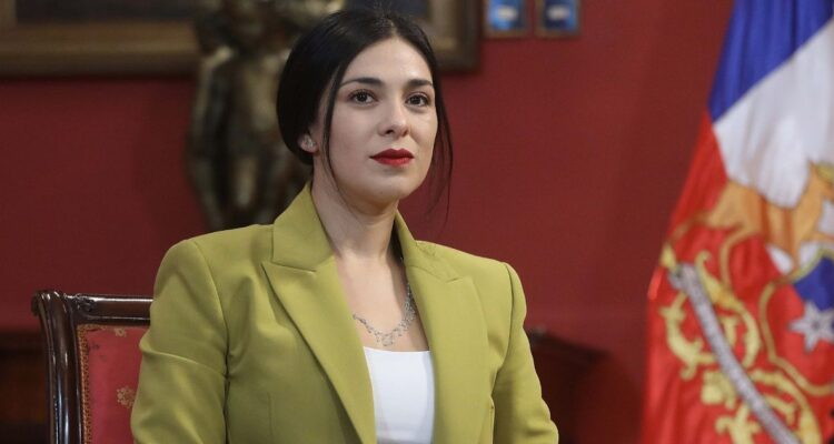 Diputada Cariola (PC) pide no descartar métodos para condonar el CAE y apunta a compromisos de campaña