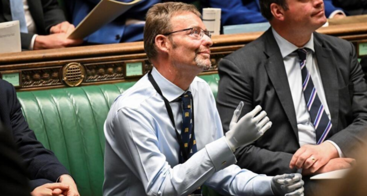 diputado británico amputación de extremidades
