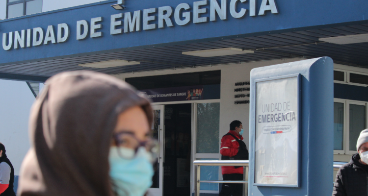 Frontis de Hospital de Chillán por vacaciones de directora
