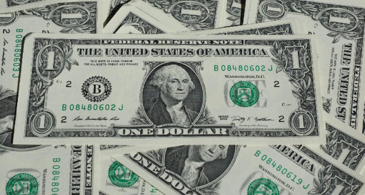 Varios billetes de un dólar