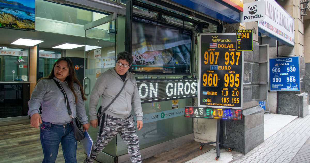 El dólar tuvo ligeros movimientos bajistas tras el ajuste de tasas del Banco Central de Chile