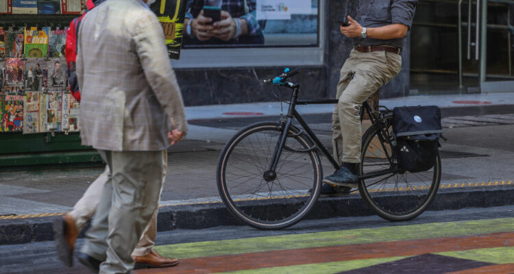 Reportan que desempleo en Chile bajó a 8,5%: el sector público contribuyó en el alza de ocupados