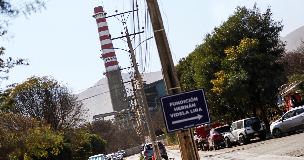Archivo de la chimenea de la planta de Fundición Hernán Videla Lira en el sector de Paipote.