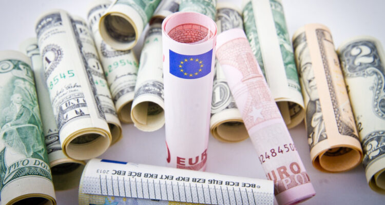 El euro se impone ante el dólar luego del último dato inflacionario de EEUU