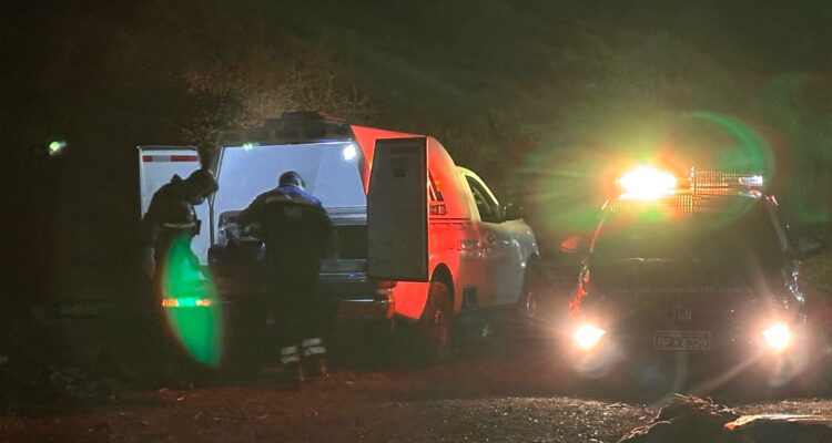 Servicio Médico Legal trabajando en la escena del hallazgo junto a Carabineros.