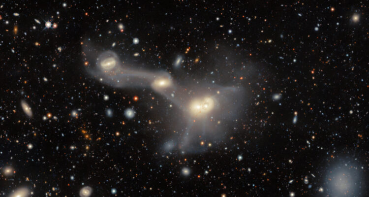 Una “belleza gravitacional”: Captan 3 galaxias entrelazadas desde el Cerro Tololo, en Chile