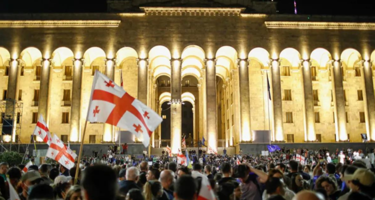 Protesta contra el proyecto de ley sobre “agentes extranjeros” en Tbilisi, Georgia