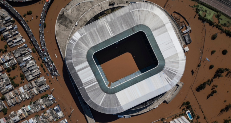 Estadio de Gremio bajo el agua: postal que deja las mortales lluvias en Brasil da la vuelta al mundo