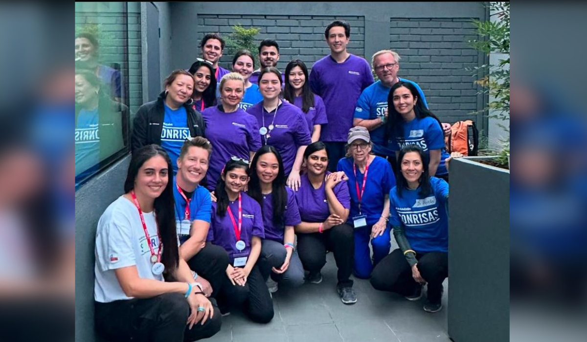 Grupo de voluntarios en operativo dental