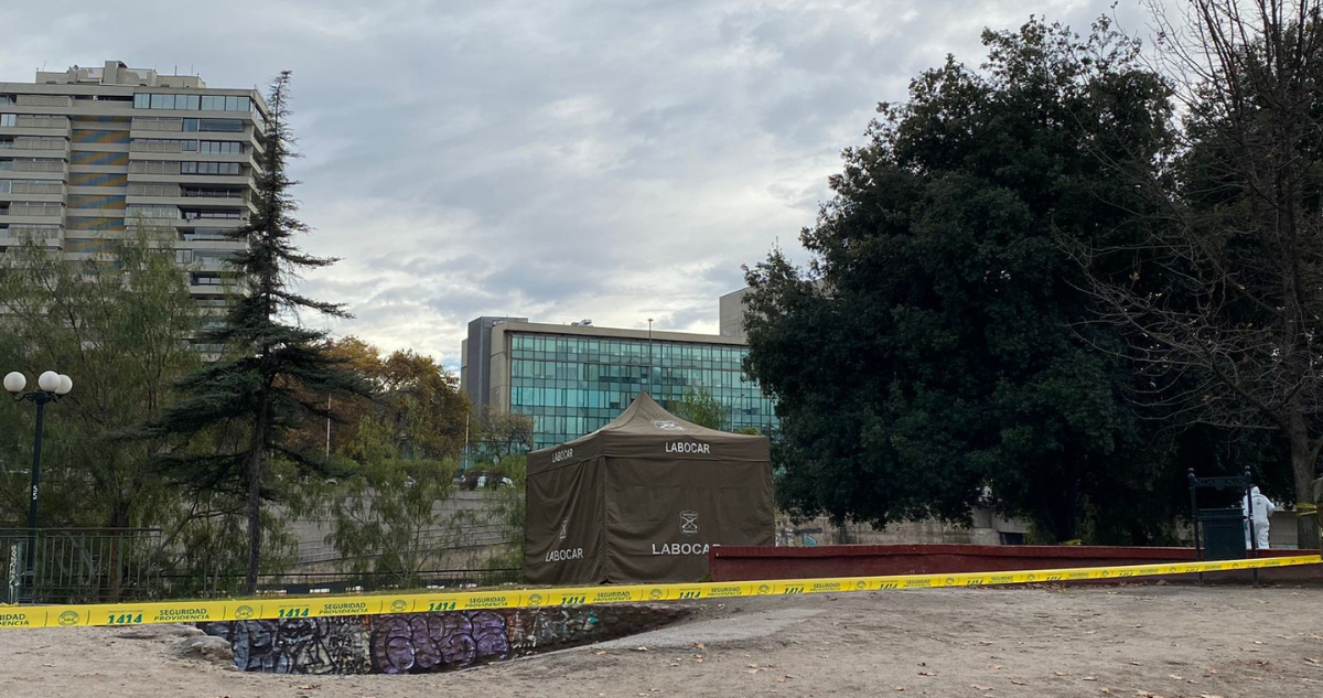 Hallan cuerpo flotando en el río Mapocho en Providencia
