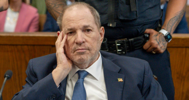 Harvey Weinsten en la corte en referencia a nuevo traslado