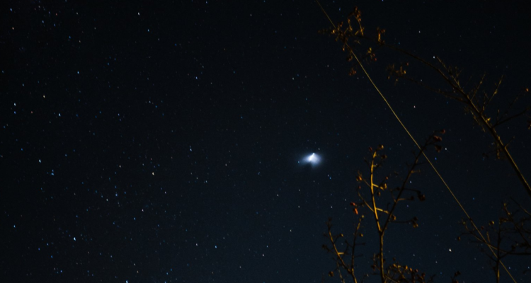 Un haz de luz en el cielo sorprendió a los chilenos desde -al menos- la región de Antofagasta a La Araucanía. No era un OVNI, sino un cohete.