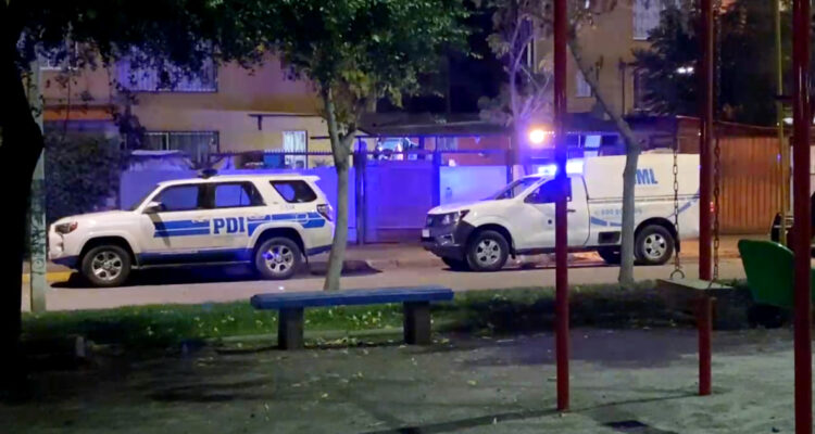 Hombre de 19 años mata a vecino tras disputa por una ampliación en San Bernardo: está prófugo