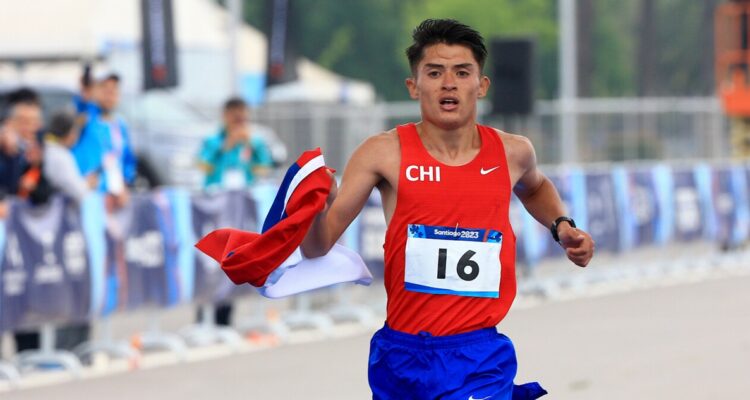 Hugo Catrileo durante Santiago 2023.