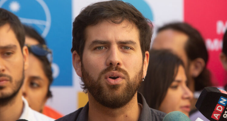 Dura advertencia de Ibáñez por ley corta de isapres: Ser de Gobierno y votar en contra es incompatible