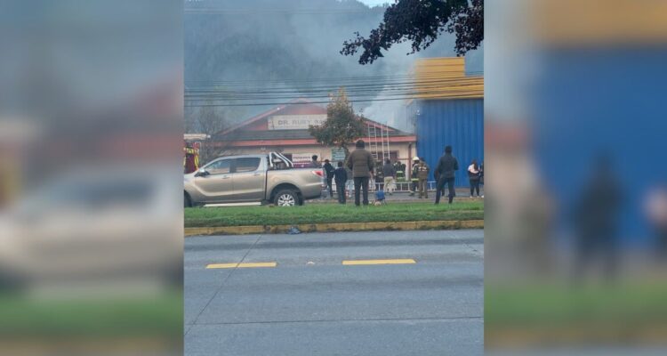 Incendio afecta a centro médico particular en Chiguayante