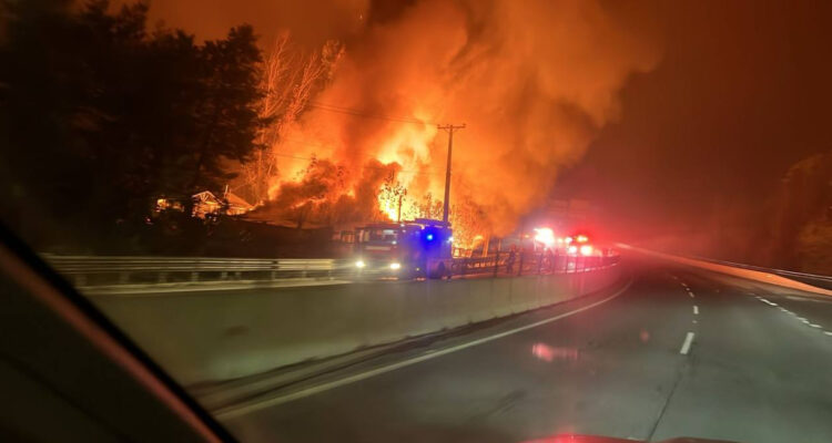 Incendio destruye vivienda en sector Población El Pino de Concepción