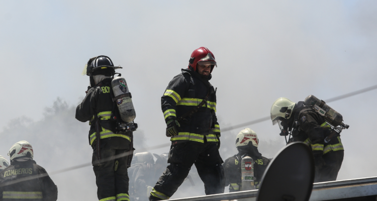 Investigan causas de incendio que destruyó escuela ubicada en Puerto Saavedra