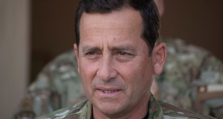 Gobierno ratifica continuidad de Iturriaga como jefe del Ejército