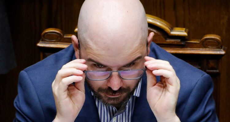 Exministro Jackson reaparece arremetiendo contra senadores de oposición por reforma a pensiones