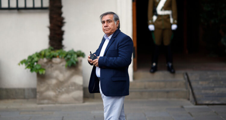 Oposición pide salida de Juan Andrés Lagos (PC) de Interior tras participar de manifestación por Jadue