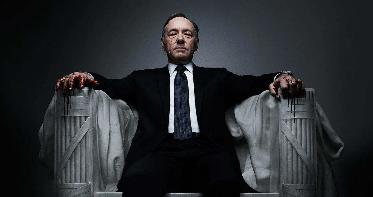 Kevin Spacey en foto promocional de House of Cards en referencia a nuevas acusaciones de acoso sexual