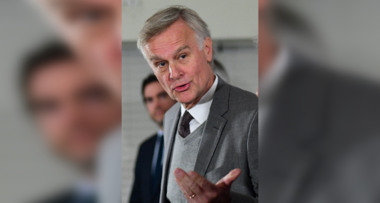 “Románticos jóvenes e ignorantes del FA”: Schmidt-Hebbel afirma con este Gobierno peligra inversión