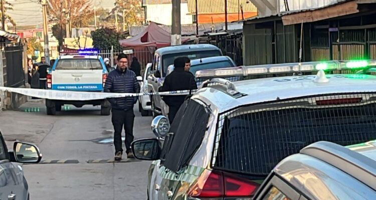 Mujer muere asesinada a tiros y frente a su hija en La Pintana