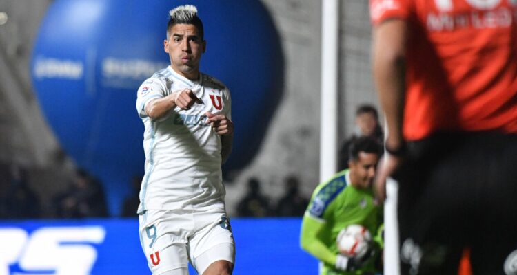 La U derrotó a La Calera y sigue invicto en el Campeonato Nacional.