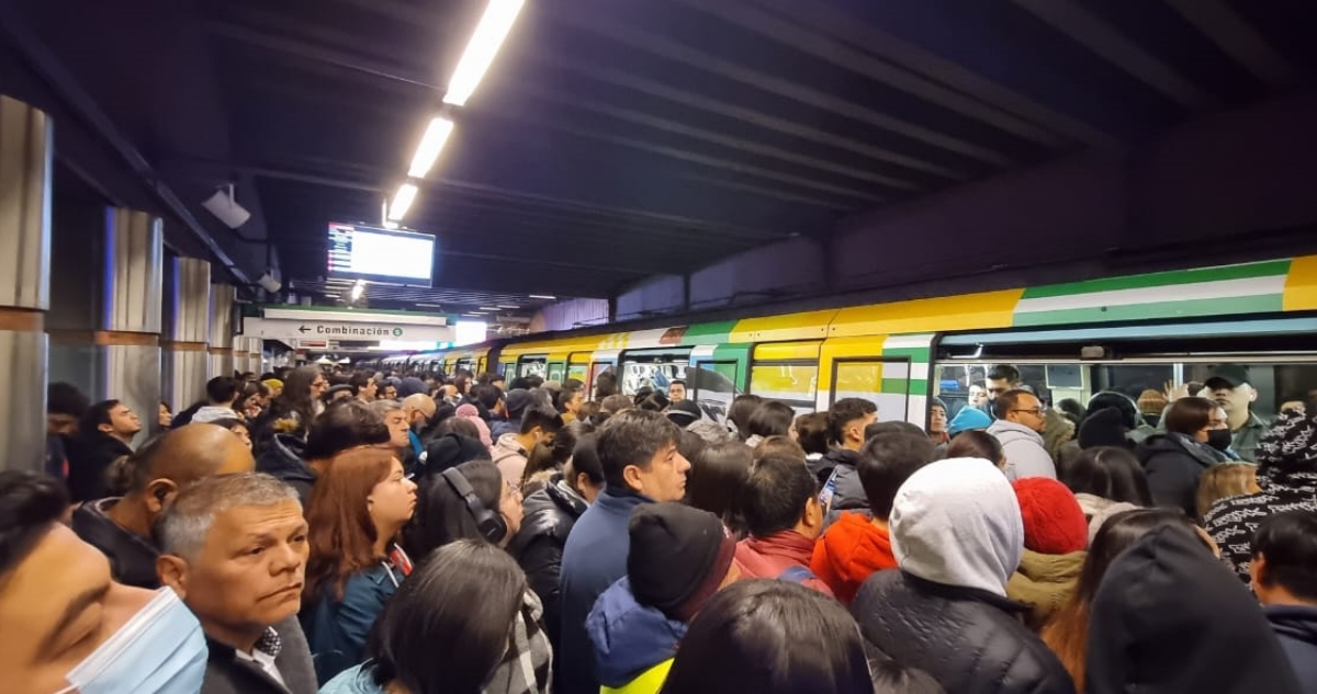 Problemas en transporte público capitalino: cierran estaciones de L1 del Metro y se quema un bus RED