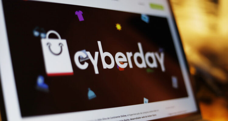 logo cyberday en una pantalla de notebook