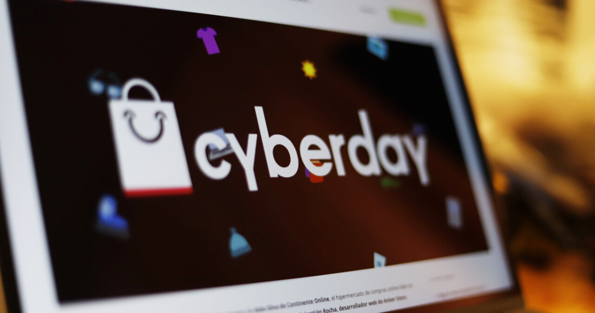 logo cyberday en una pantalla de notebook