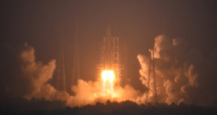 ¿Lo viste?: Cohete chino que despegó a la Luna este viernes fue avistado desde Chile en la madrugada