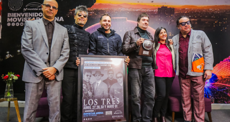 En el último de sus recitales, Los Tres marcaron un hito nacional al ser la única banda chilena en tocar durante cuatro días consecutivos en el Movistar Arena, en Santiago.