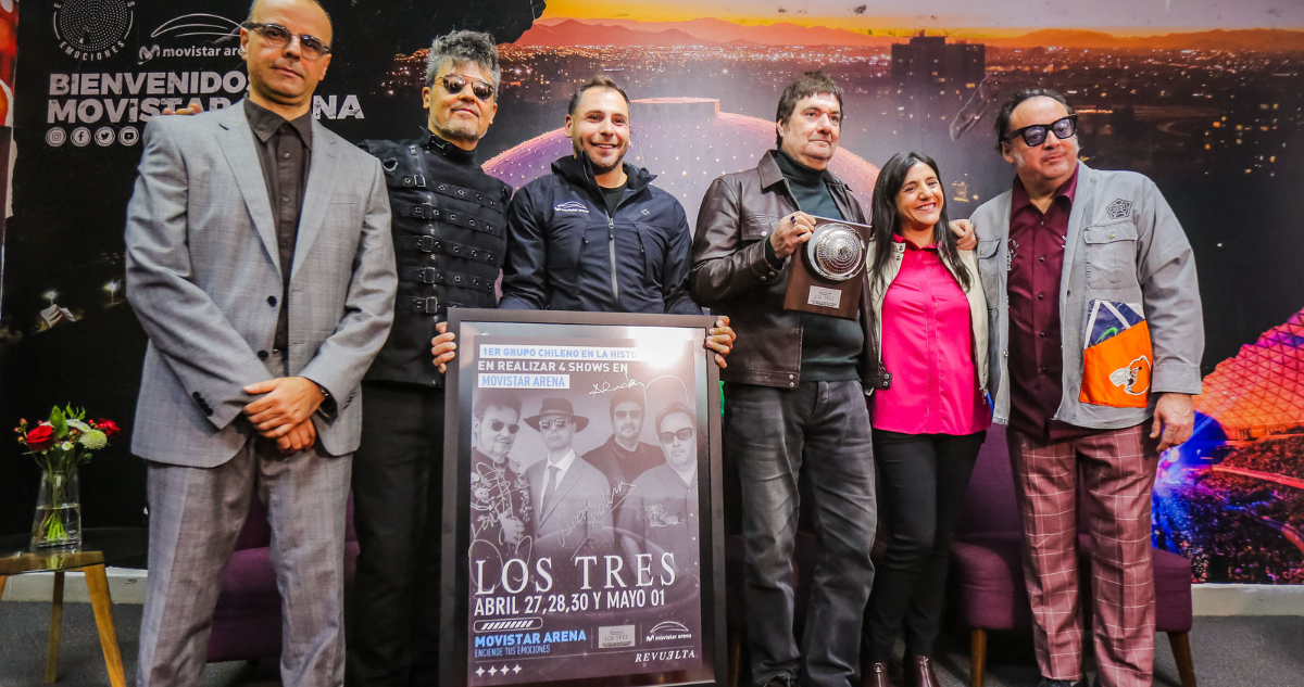 En el último de sus recitales, Los Tres marcaron un hito nacional al ser la única banda chilena en tocar durante cuatro días consecutivos en el Movistar Arena, en Santiago.