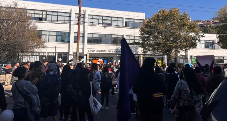 Manifestación en colegio de estudiante atropellado en Valparaíso