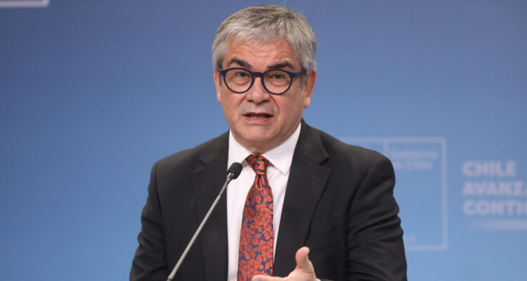 Marcel evita adelantar proyecto del CAE, pero dice que será algo justo por quienes sí pagan la deuda