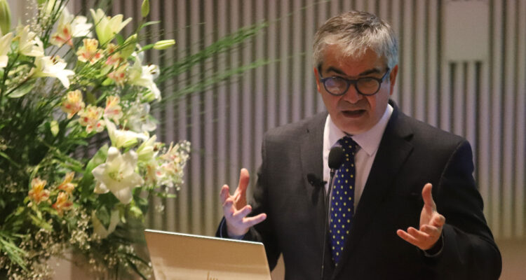 Hacienda asegura que se redujo salida de capitales del país y subraya mayor crecimiento para este año